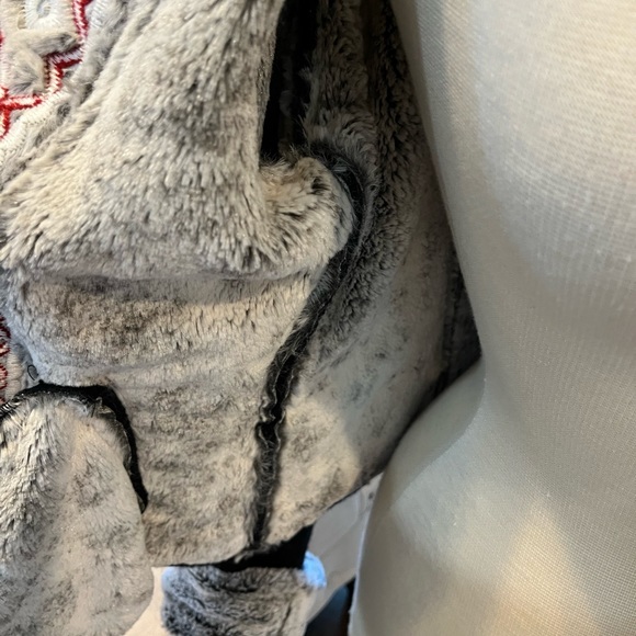 Like New ISLANDIC DESIGN beautiful coat/jacket sz M $350 - Picture 14 of 16